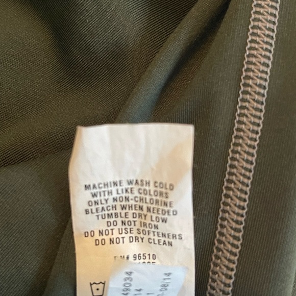 Under Armour 1/4 Zip Pullover - Picture 5 of 8